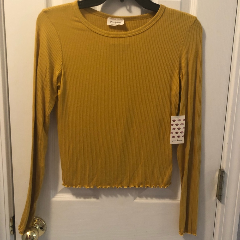 Long sleeve crop top